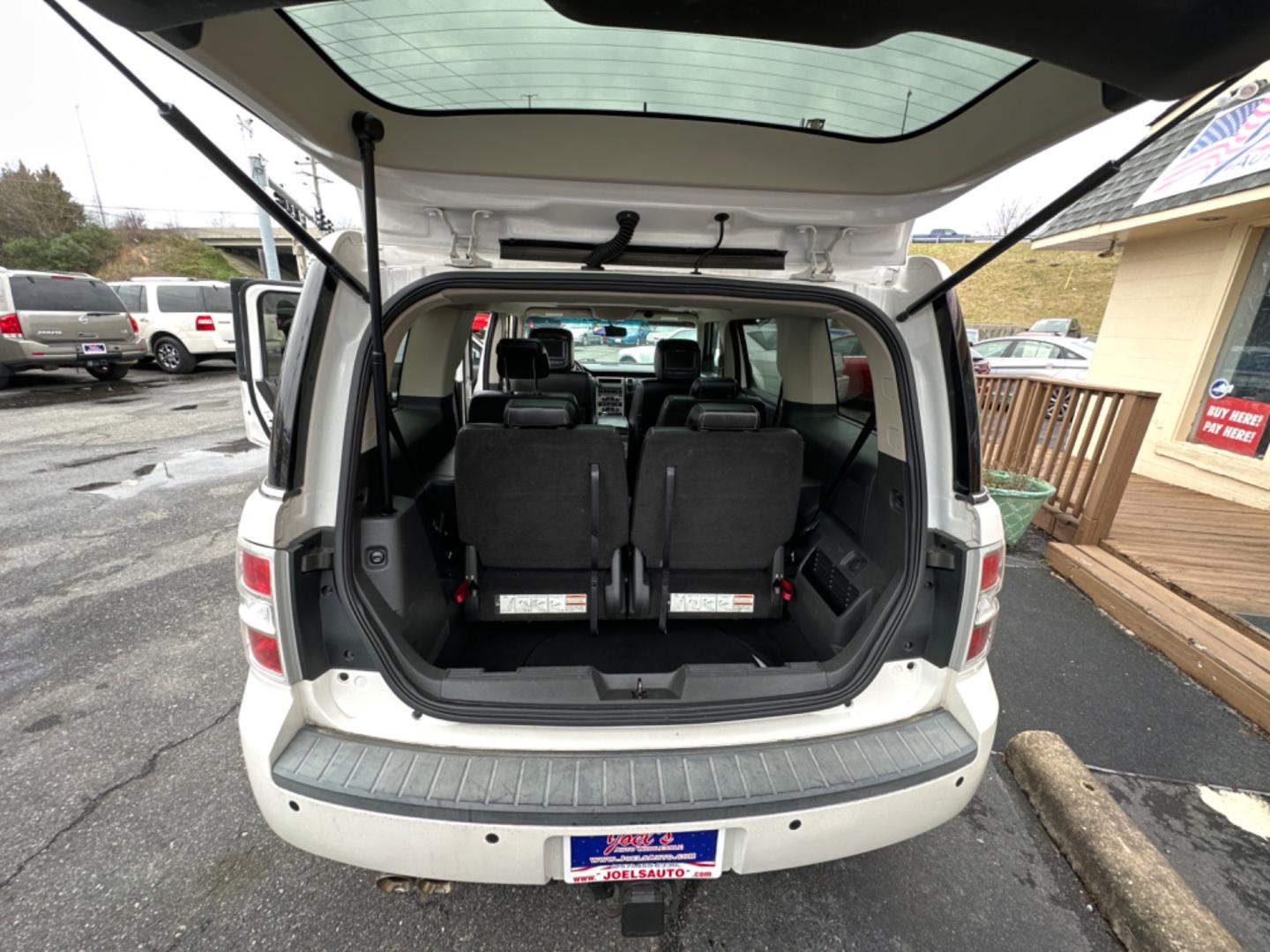 2011 WHITE Ford Flex SEL FWD (2FMGK5CC4BB) with an 3.5L V6 DOHC 24V engine, 6-Speed Automatic Overdrive transmission, located at 5700 Curlew Drive, Norfolk, VA, 23502, (757) 455-6330, 36.841885, -76.209412 - Photo#11